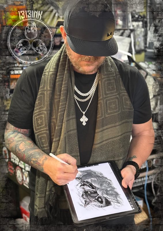 Lance Albright drawing on iPad at convention